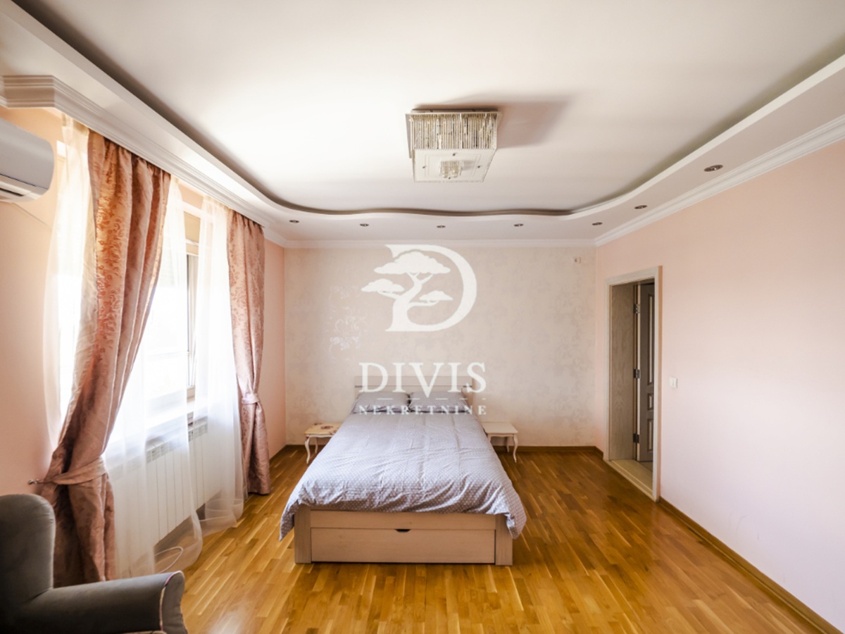 Luksuzna kuća sa pogledom na Dunav  720m2 3