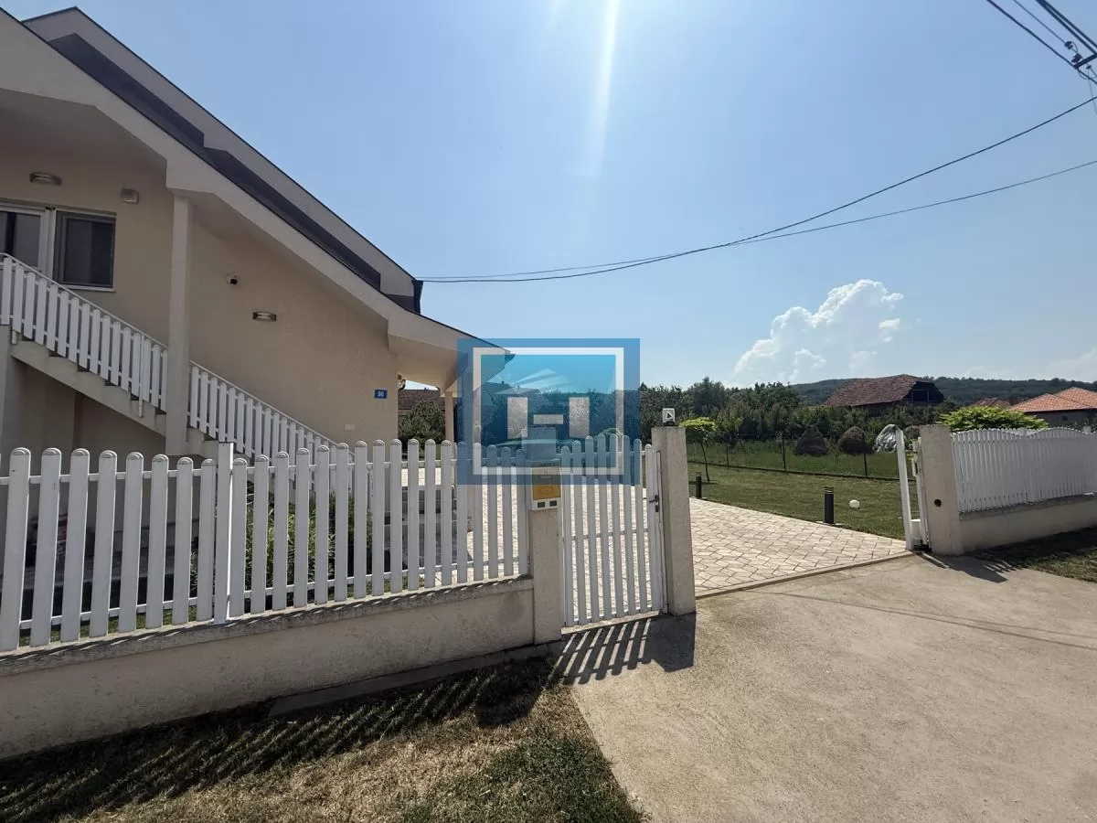 Kuća u koju se useljavate bez ijednog dodatnog ulaganja – luksuz, kvalitet i sigurnost na jednom mestu! 32