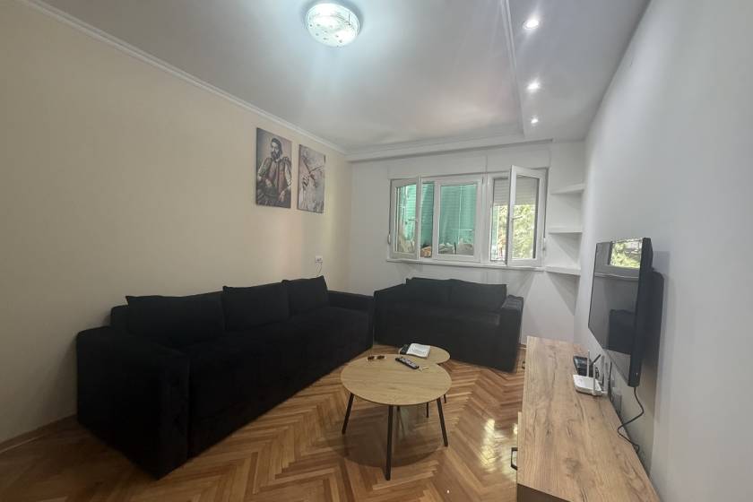Prodaje se renoviran 1 0 stan na Karaburmi  41m2 1