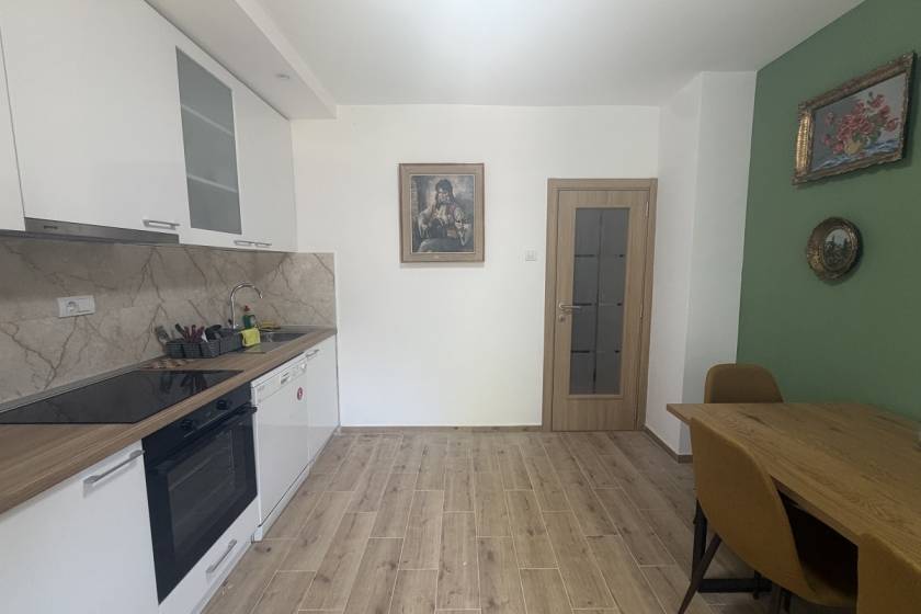 Prodaje se renoviran 1 0 stan na Karaburmi  41m2 3