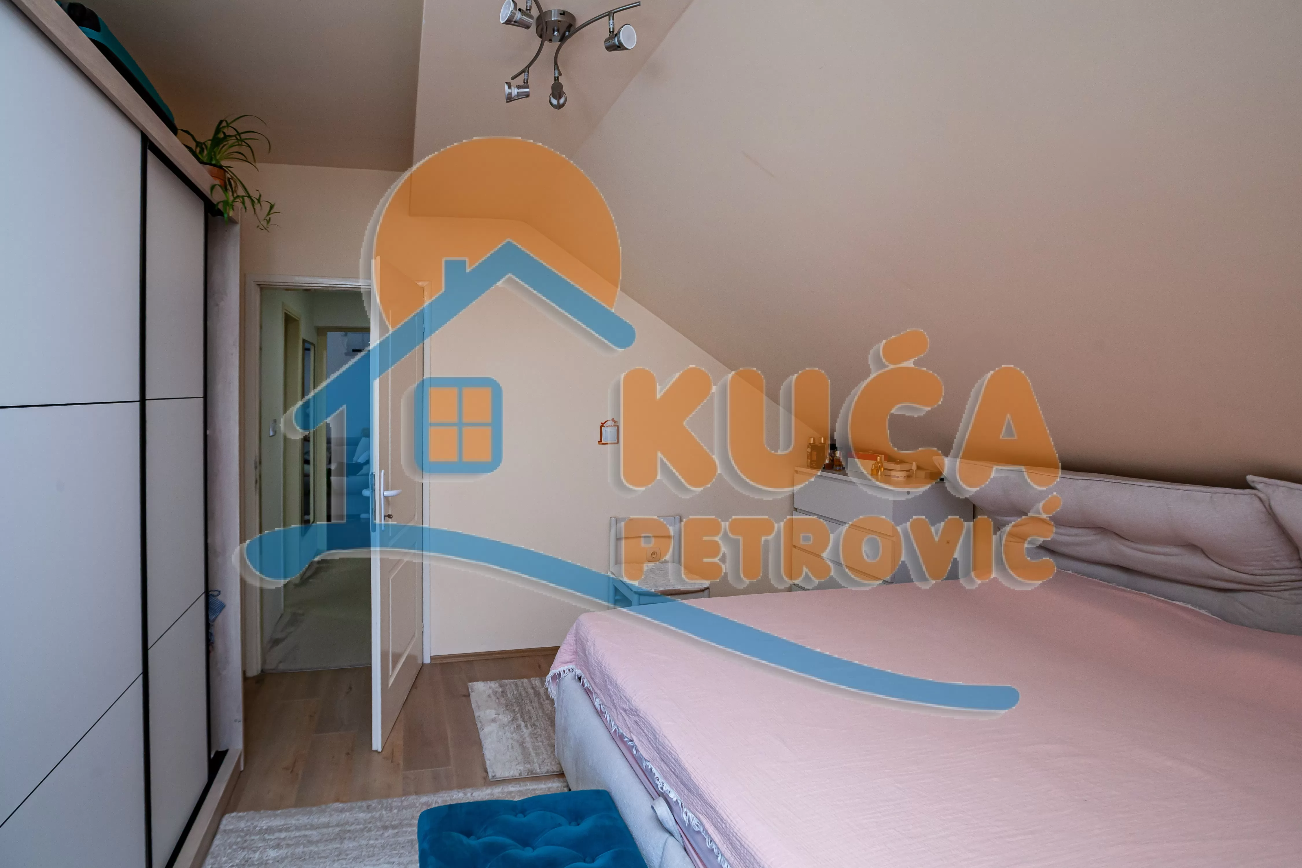 Trosoban stan, 73 m2, Ćele kula, Nevesinjska ID: p-016845 10