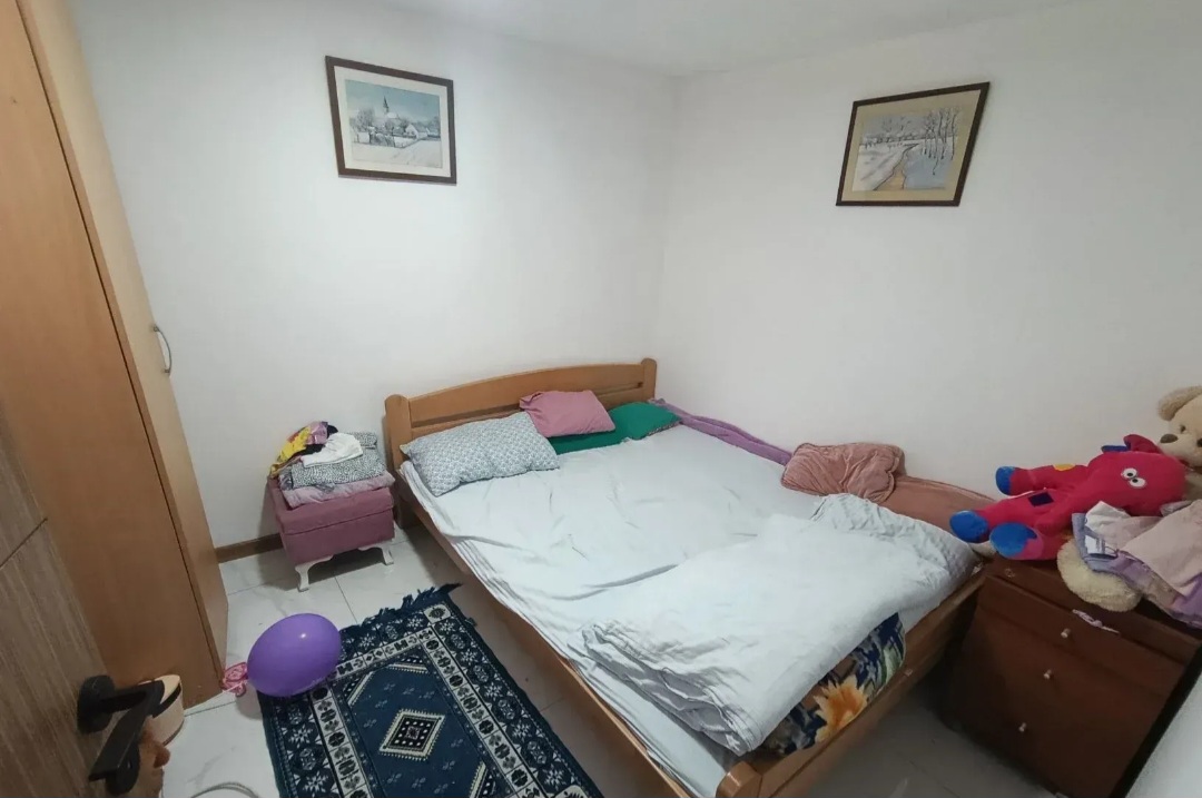 Na prodaju stambeno poslovni objekat  kuca hala  4