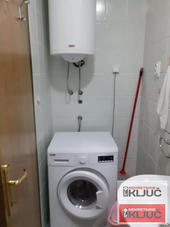 Dvosoban stan 45 m², Grbavica, Novi Sad, 3/4 sprat 13