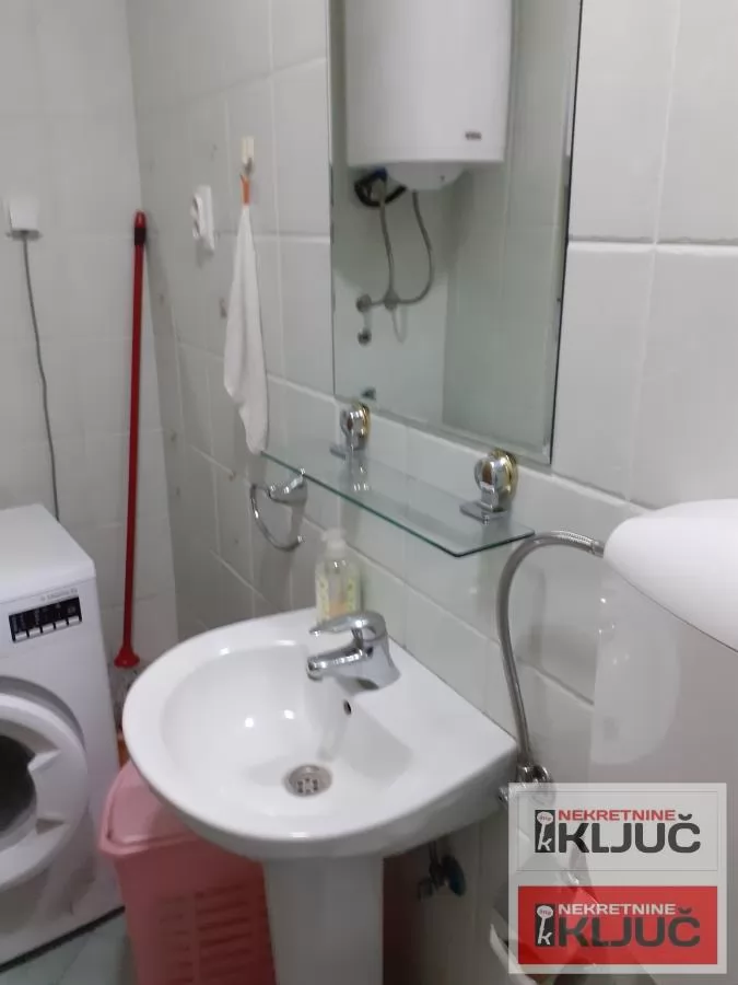 Dvosoban stan 45 m², Grbavica, Novi Sad, 3/4 sprat 15