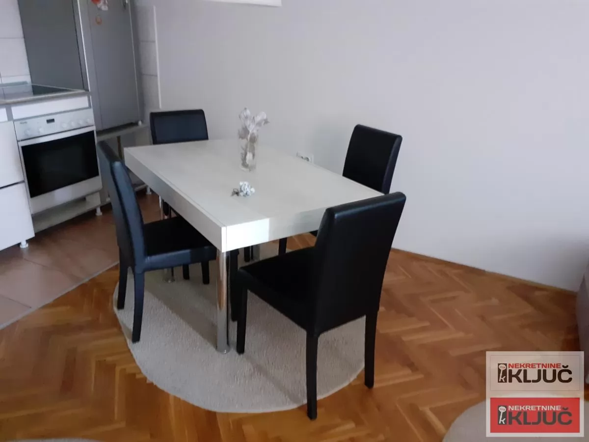Dvosoban stan 45 m², Grbavica, Novi Sad, 3/4 sprat 3