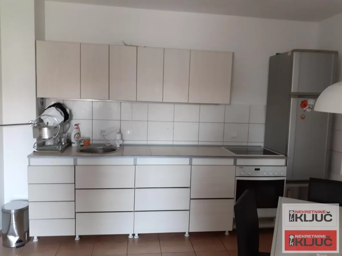 Dvosoban stan 45 m², Grbavica, Novi Sad, 3/4 sprat 4