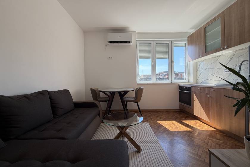Renoviran 2 0 stan u ulici Jovana Avakumovića 33m2 1