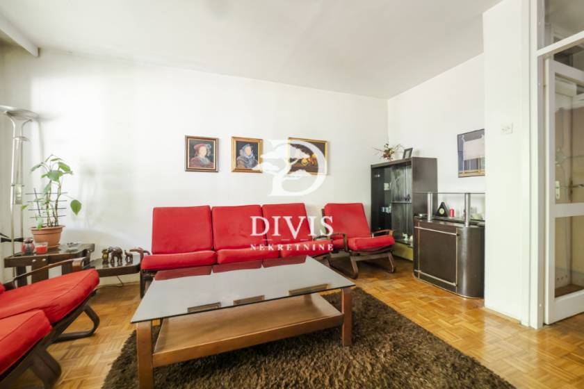 4 0 stan na Novom Beogradu u Bloku 19A  98m2 1