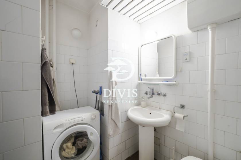 4 0 stan na Novom Beogradu u Bloku 19A  98m2 4
