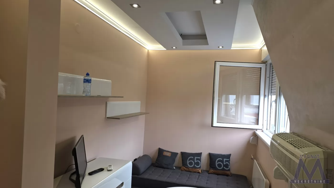 Stan,NOVI SAD,BULEVAR,kv: 13, € 41200, ID: 1019394 1