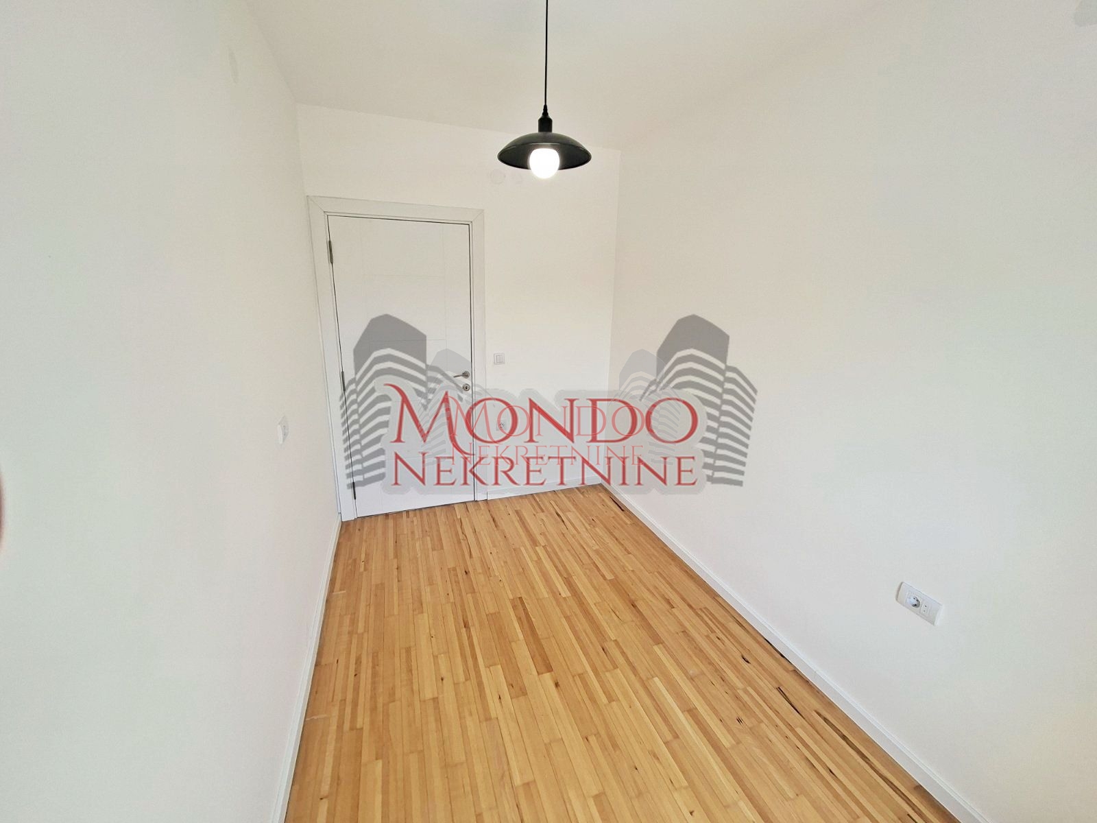 Troiposoban nenamešten stan,novogradnja Sunny Hill,Ledena Stena 11