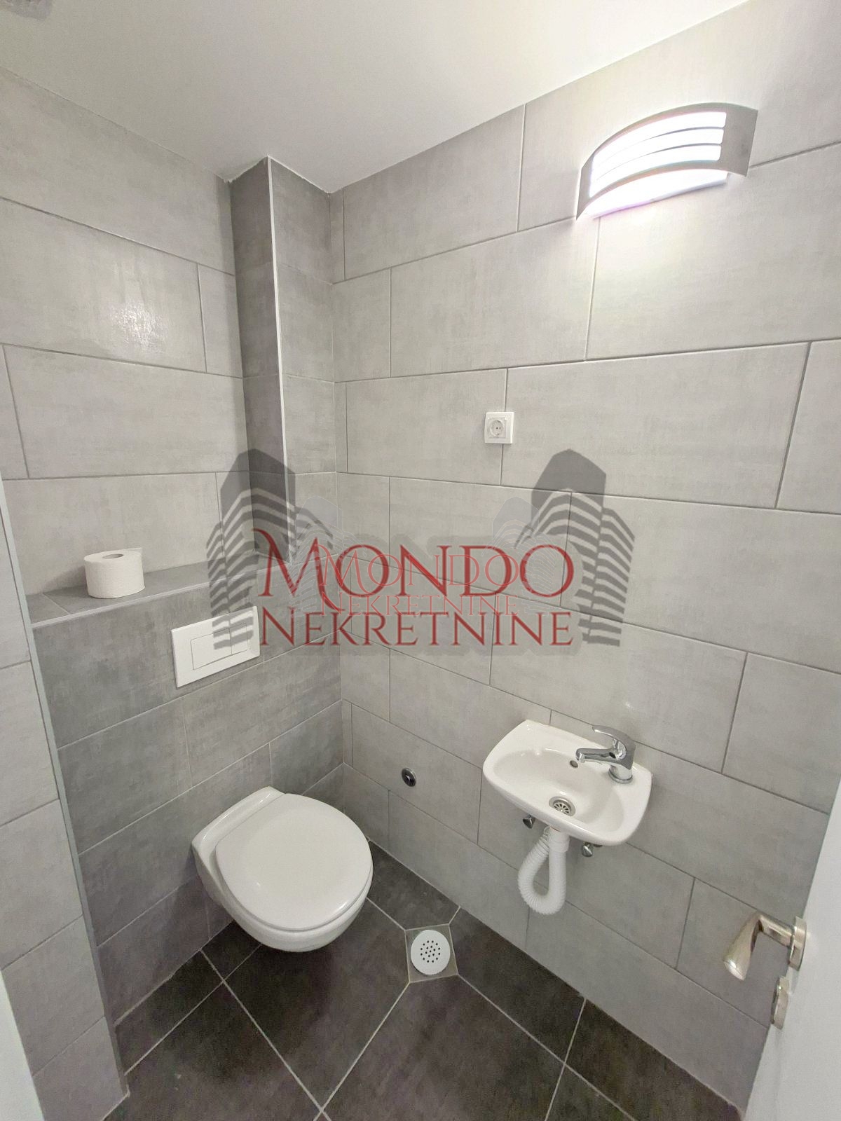 Troiposoban nenamešten stan,novogradnja Sunny Hill,Ledena Stena 18