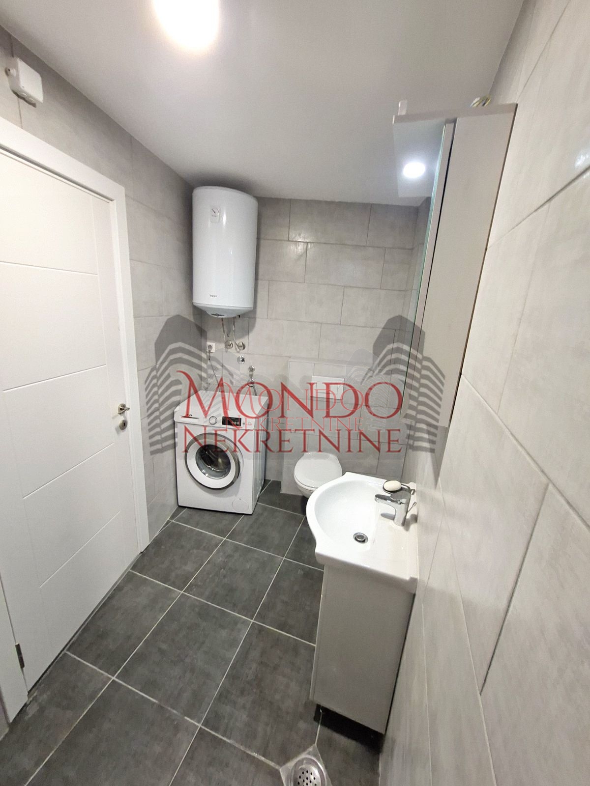 Troiposoban nenamešten stan,novogradnja Sunny Hill,Ledena Stena 17