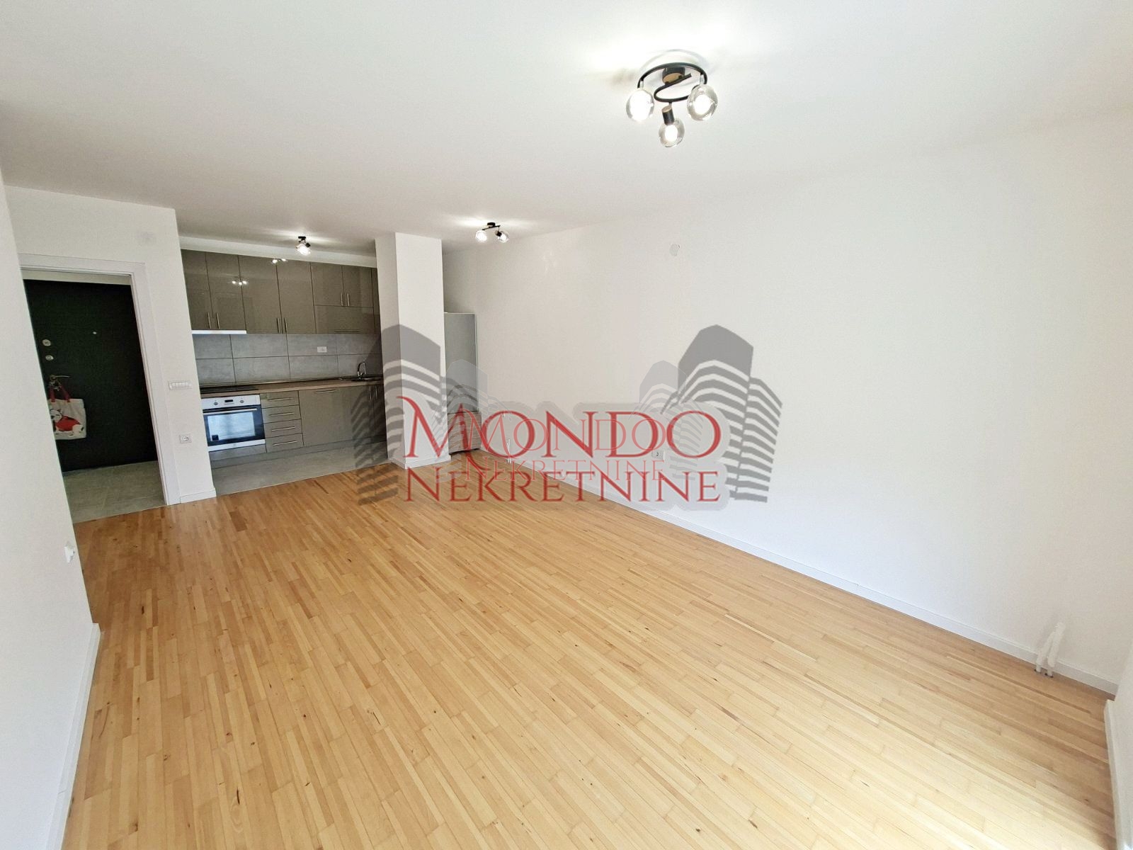 Troiposoban nenamešten stan,novogradnja Sunny Hill,Ledena Stena 1
