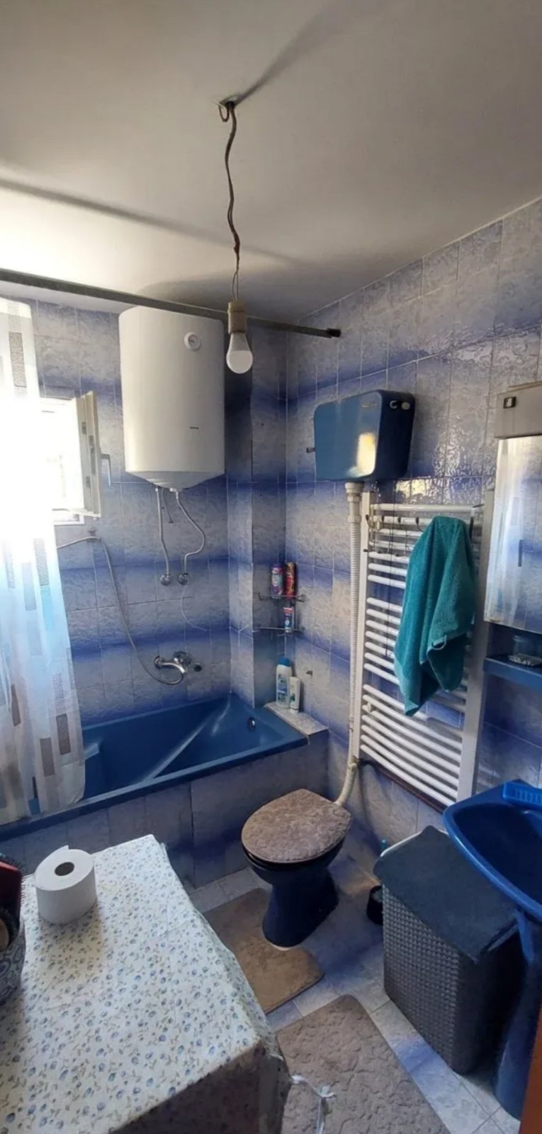 Kuća u mirnom delu naselja Trešnja 4