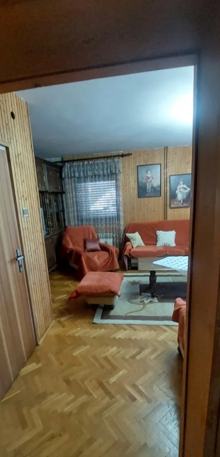 Kuća u mirnom delu naselja Trešnja 3