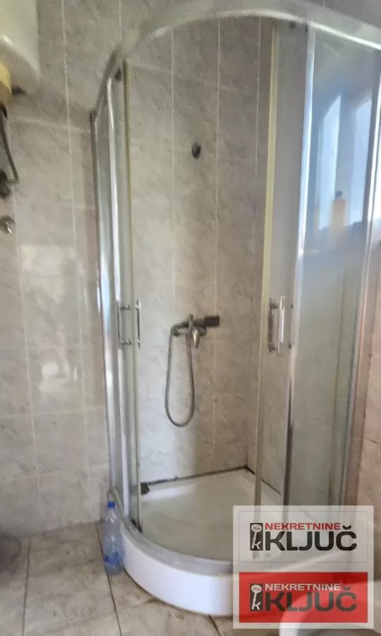 FUTOG IZDAJE SE VIŠENAMENSKI ULIČNI LOKAL 11