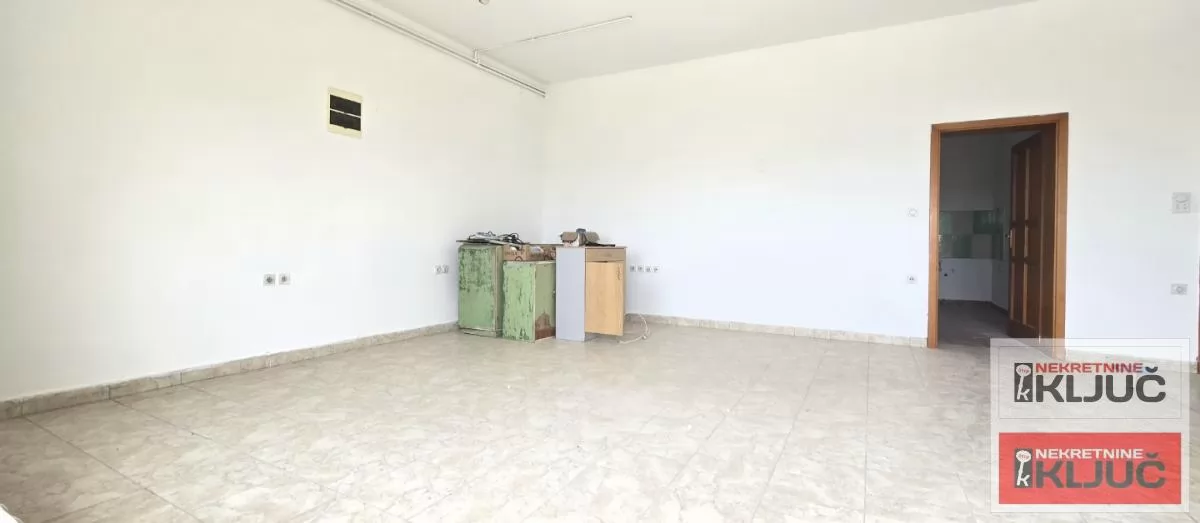FUTOG IZDAJE SE VIŠENAMENSKI ULIČNI LOKAL 5