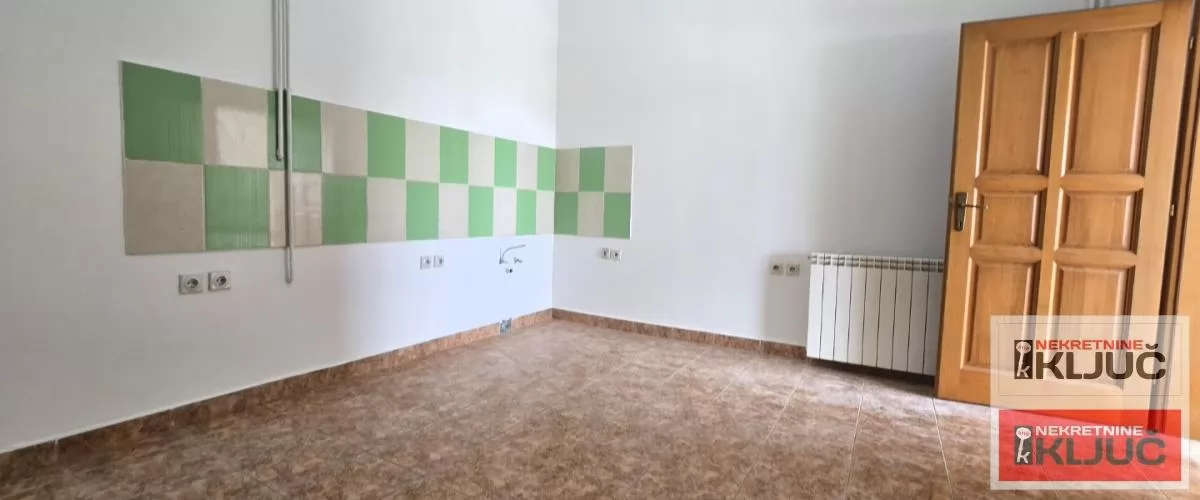 FUTOG IZDAJE SE VIŠENAMENSKI ULIČNI LOKAL 7