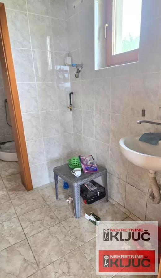 FUTOG IZDAJE SE VIŠENAMENSKI ULIČNI LOKAL 9