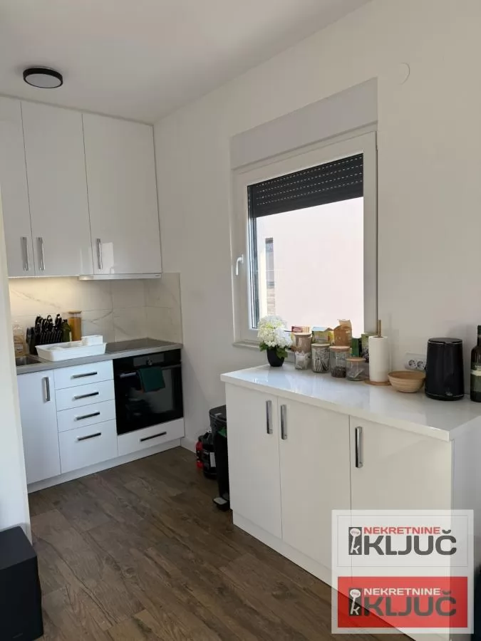 VETERNIČKA RAMPA, Četvorosoban, 87m2+krovna terasa, Namešten, Garaža, Parking 2