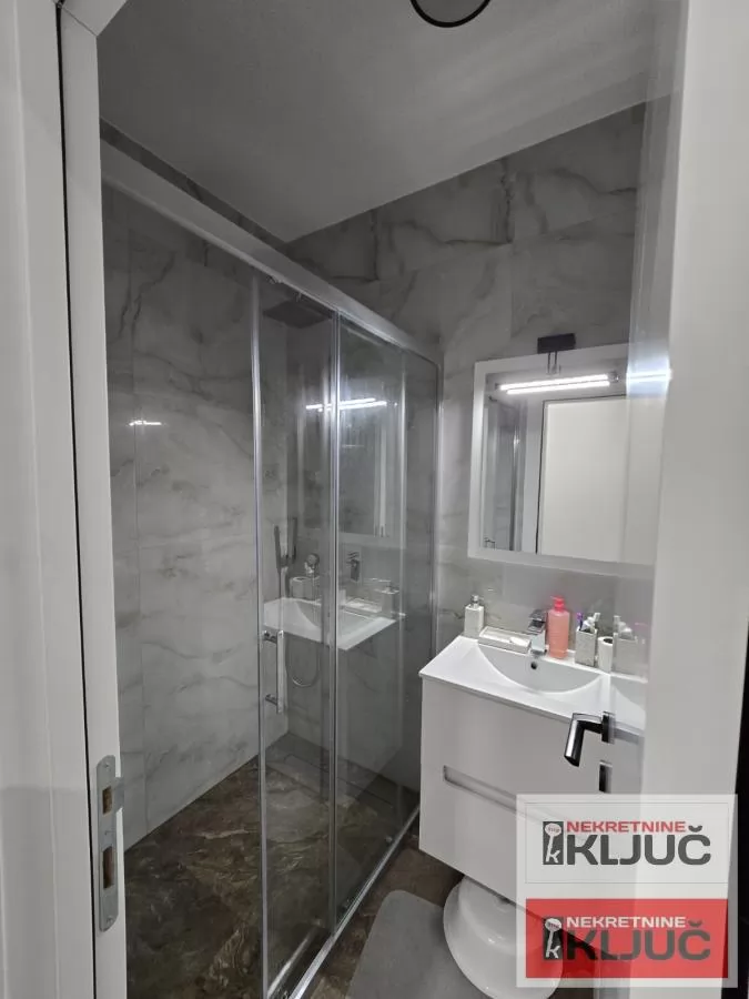 VETERNIČKA RAMPA, Četvorosoban, 87m2+krovna terasa, Namešten, Garaža, Parking 4