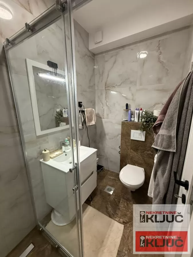 VETERNIČKA RAMPA, Četvorosoban, 87m2+krovna terasa, Namešten, Garaža, Parking 5