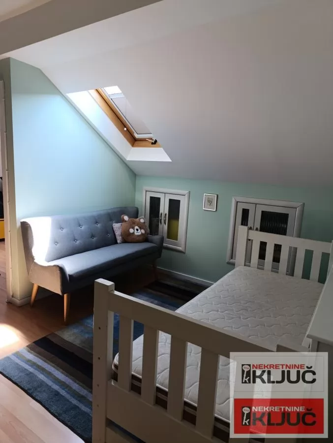 PEŠAČKA ZONA, 95m2 + gornja etaža, Četvorosoban-Duplex, Salonac, Parking 10