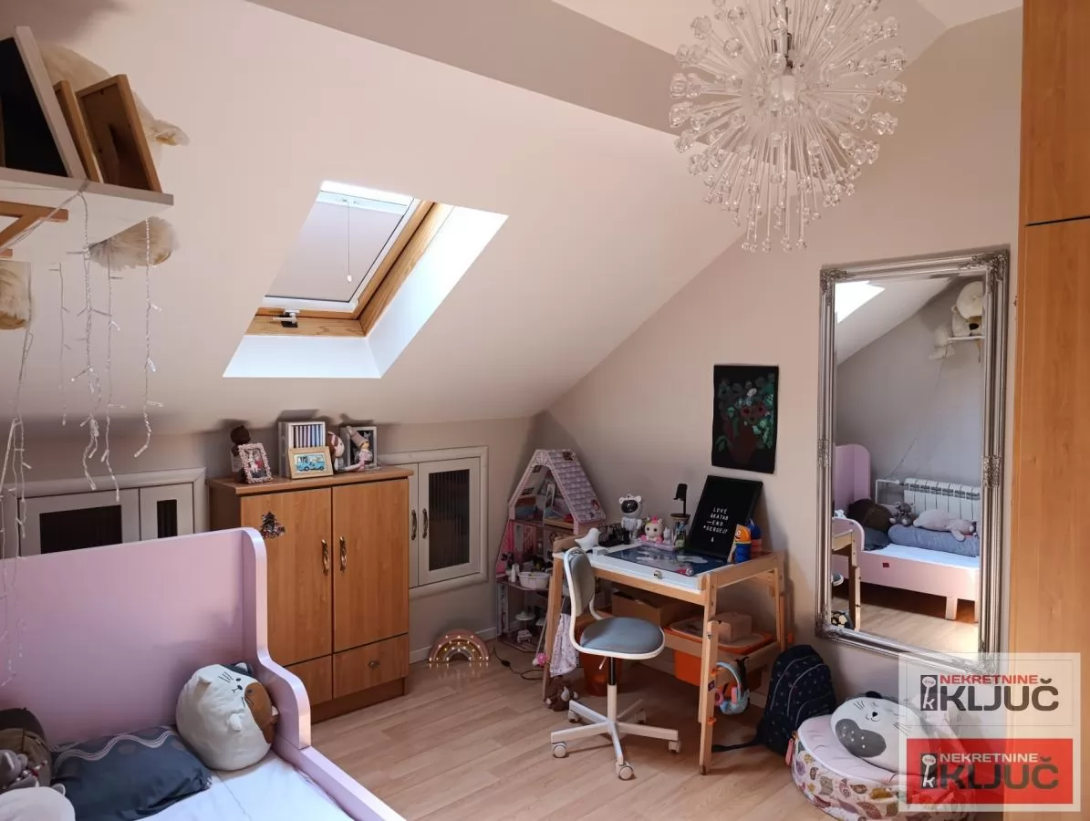 PEŠAČKA ZONA, 95m2 + gornja etaža, Četvorosoban-Duplex, Salonac, Parking 11