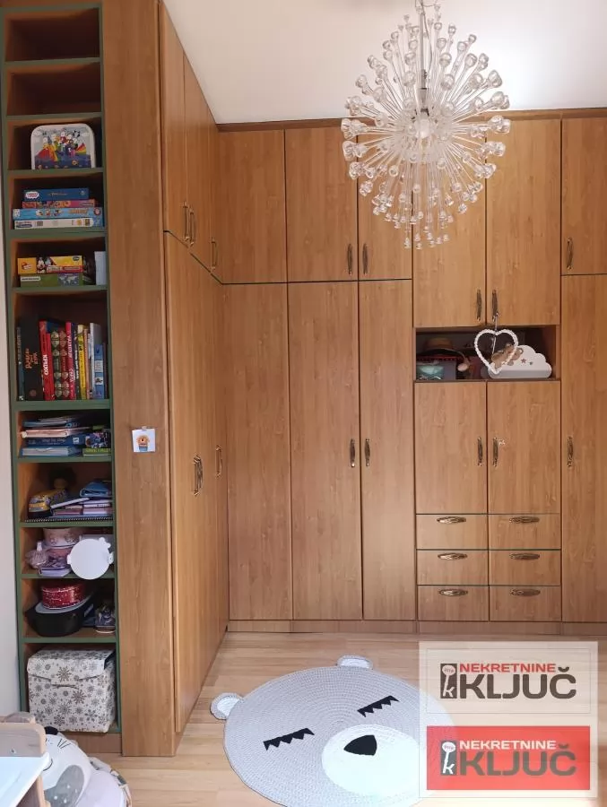 PEŠAČKA ZONA, 95m2 + gornja etaža, Četvorosoban-Duplex, Salonac, Parking 12