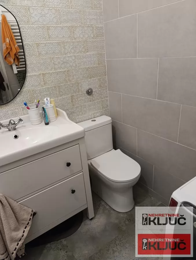 PEŠAČKA ZONA, 95m2 + gornja etaža, Četvorosoban-Duplex, Salonac, Parking 14