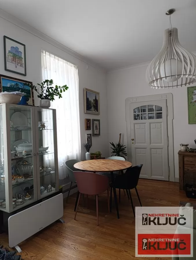 PEŠAČKA ZONA, 95m2 + gornja etaža, Četvorosoban-Duplex, Salonac, Parking 5