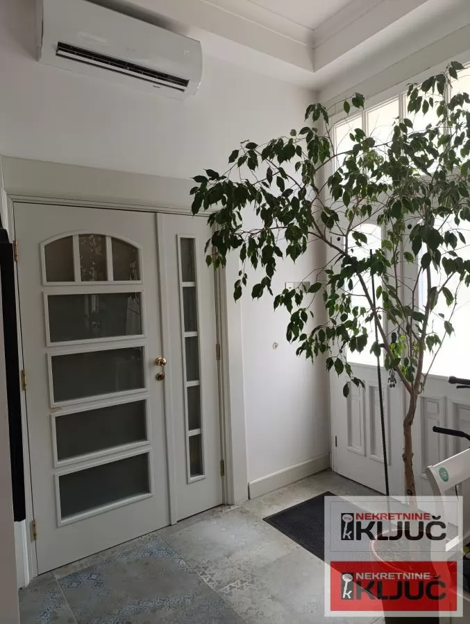 PEŠAČKA ZONA, 95m2 + gornja etaža, Četvorosoban-Duplex, Salonac, Parking 7