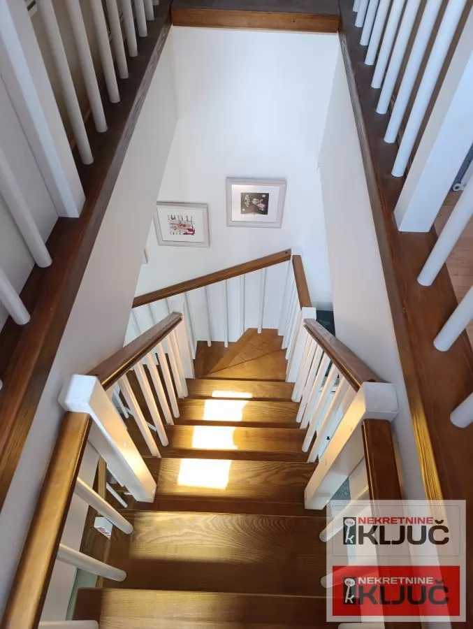 PEŠAČKA ZONA, 95m2 + gornja etaža, Četvorosoban-Duplex, Salonac, Parking 8