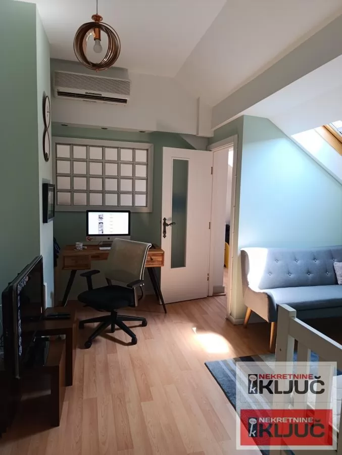 PEŠAČKA ZONA, 95m2 + gornja etaža, Četvorosoban-Duplex, Salonac, Parking 9
