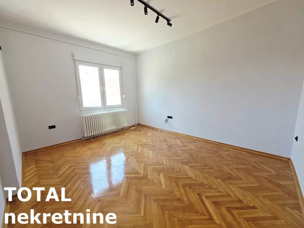 Stan,NOVI SAD,CENTAR,kv: 25.00, € 92000, ID: 1102841 2
