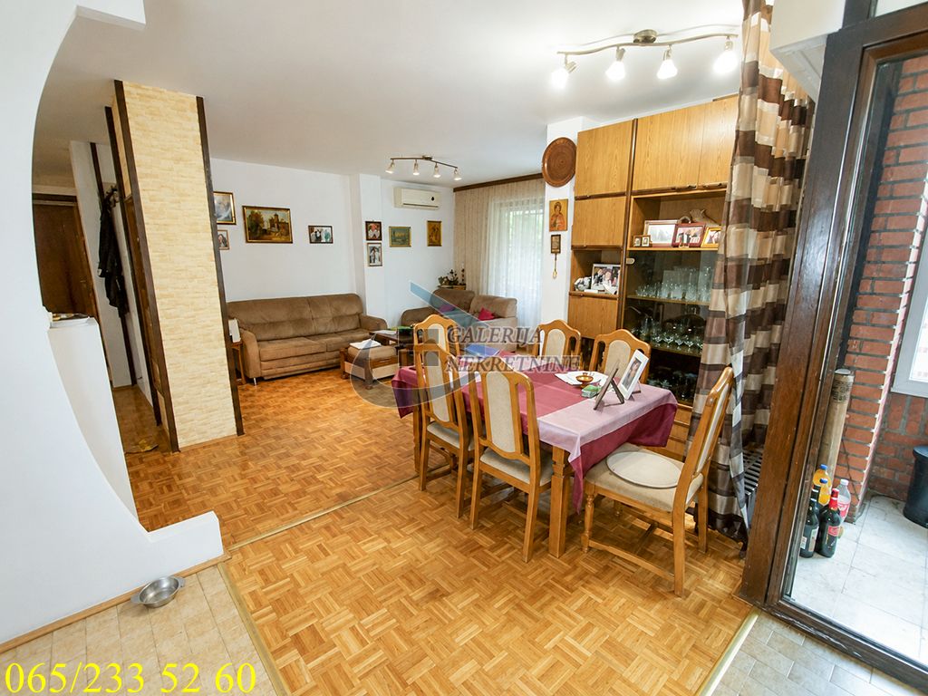 Čukarica  Cerak vinogradi   Kestenova 64m2 1