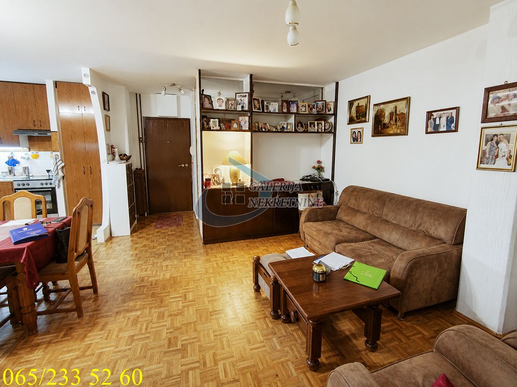 Čukarica  Cerak vinogradi   Kestenova 64m2 2