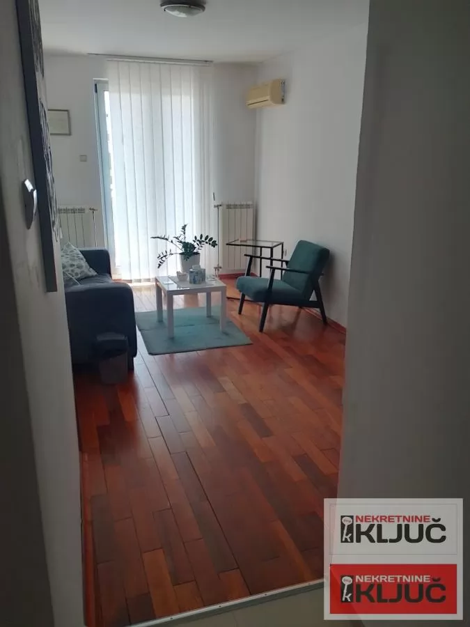 Jednosoban 28 m², Bulevar Oslobođenja, Novi Sad 4
