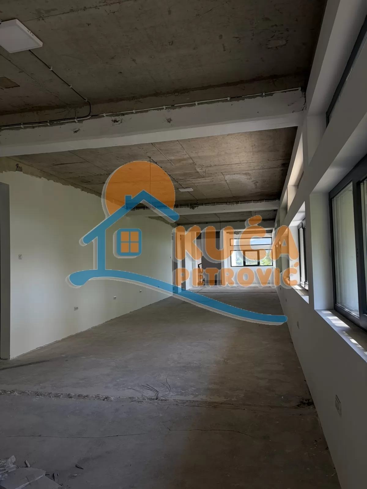 Lokal, 245 m2, Trošarina, Bulevar svetog cara ID: i-016571 1