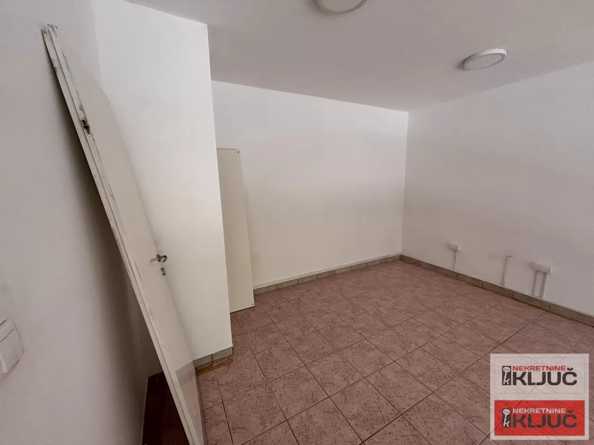 SPENS IZDAJE SE VIŠENAMENSKI ULIČNI LOKAL 3