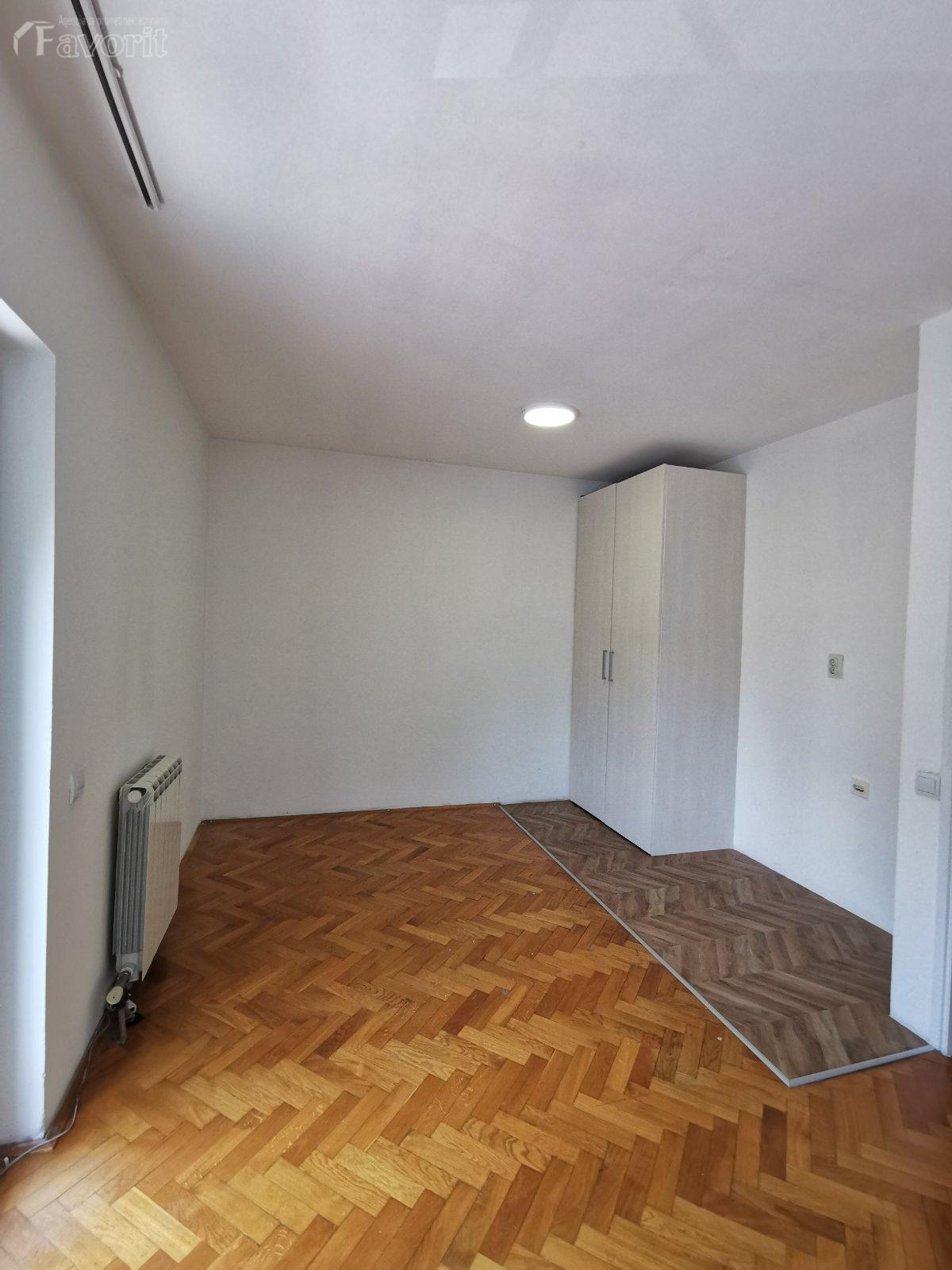AUTOKOMANDA, ZVECANSKA, 50m2 2