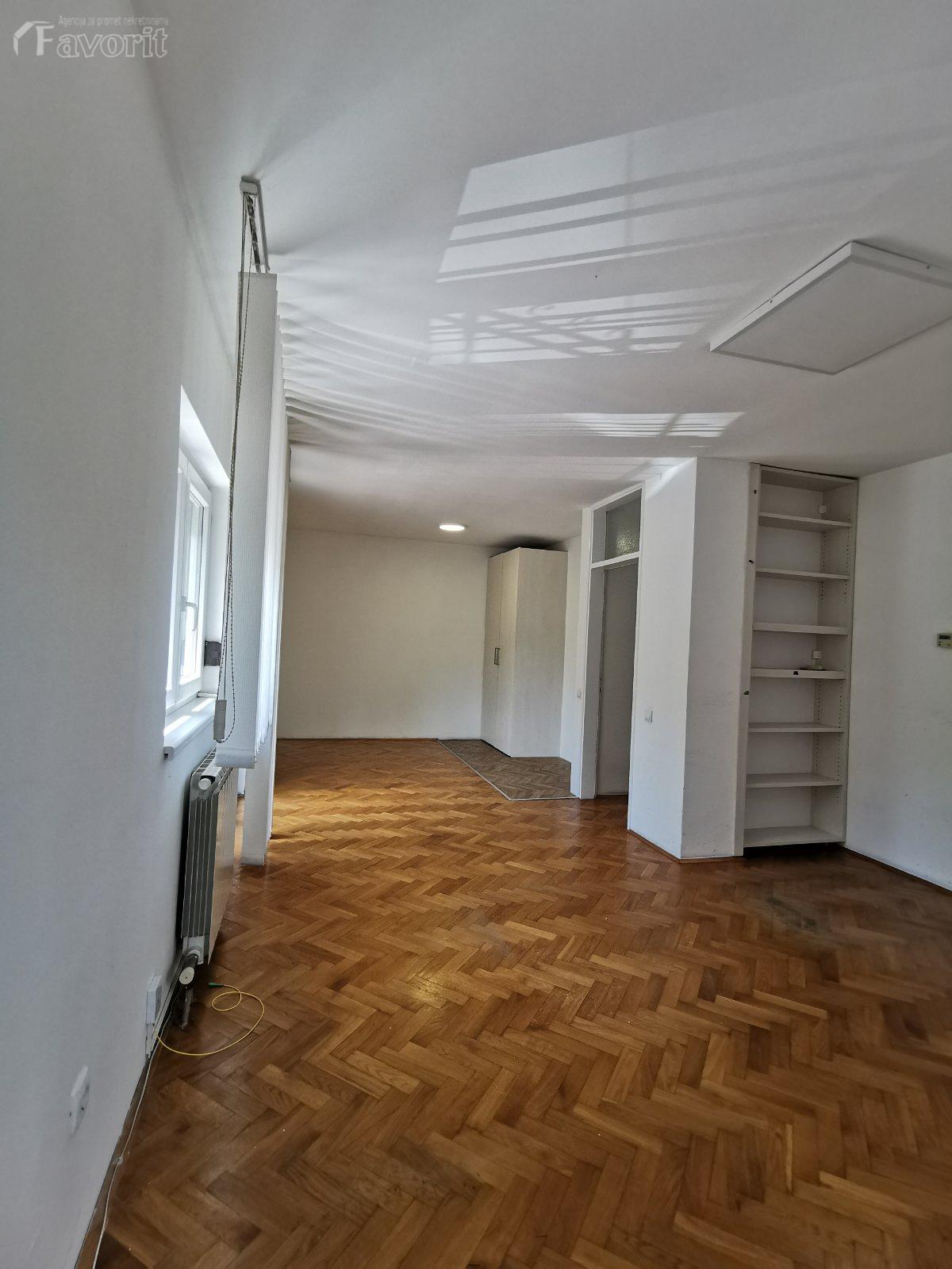 AUTOKOMANDA, ZVECANSKA, 50m2 3