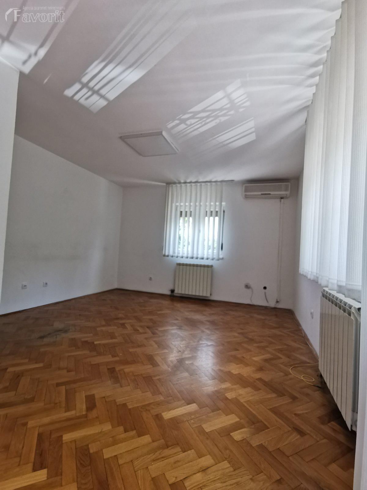 AUTOKOMANDA, ZVECANSKA, 50m2 4