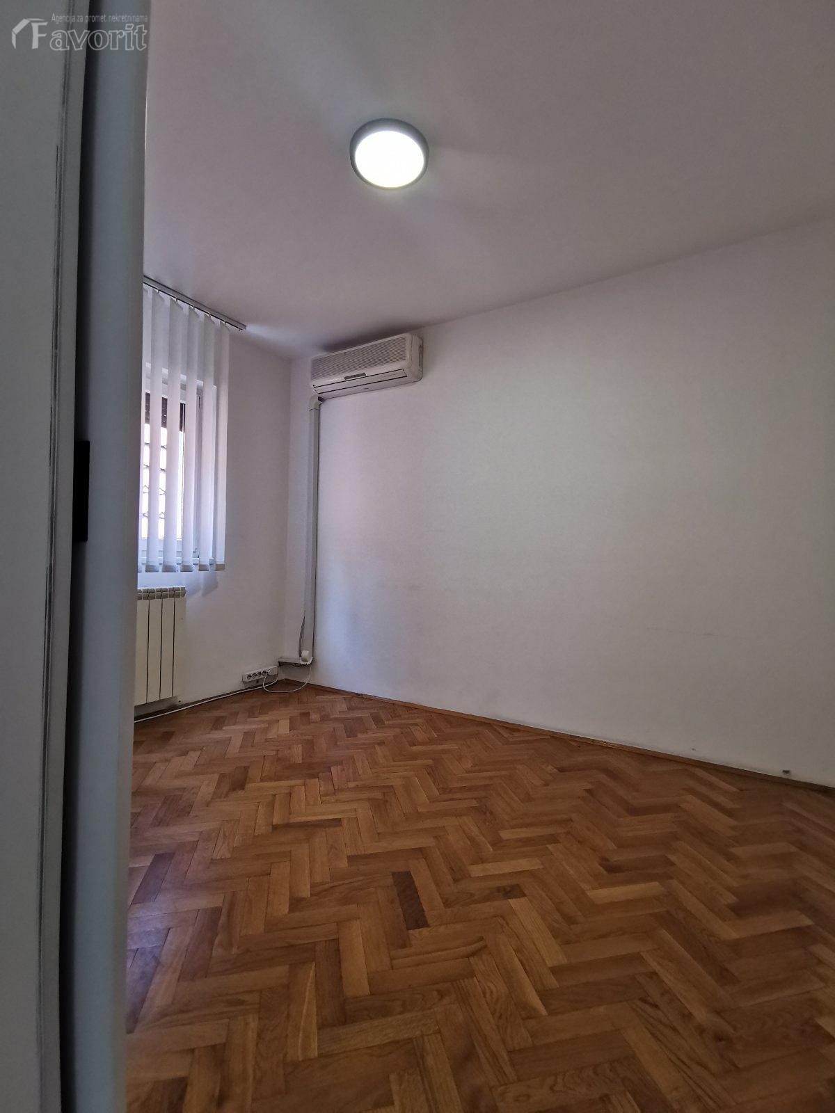 AUTOKOMANDA, ZVECANSKA, 50m2 5