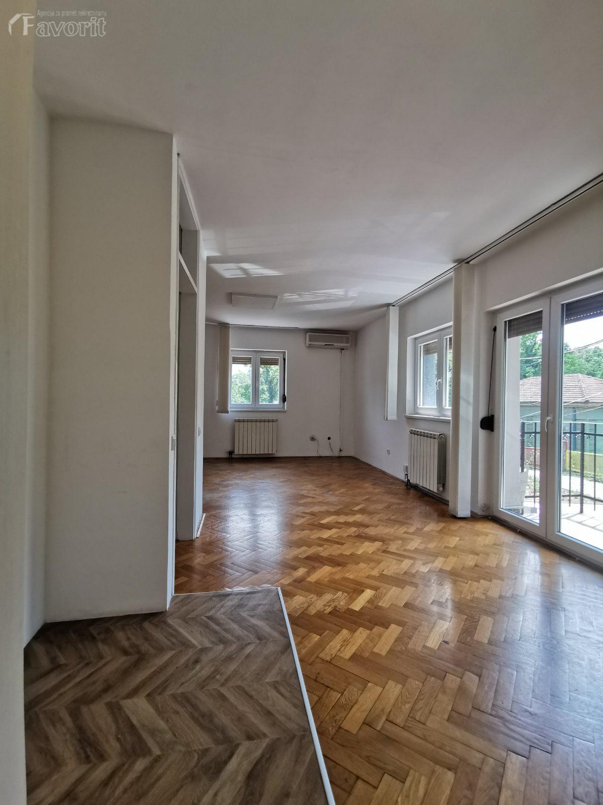 AUTOKOMANDA, ZVECANSKA, 50m2 1
