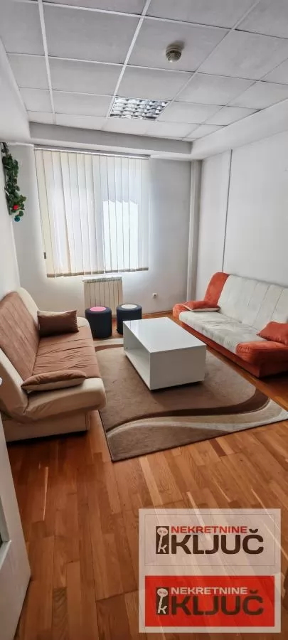 Dvosoban stan 42 m² u centru Novog Sada, 5. sprat 1