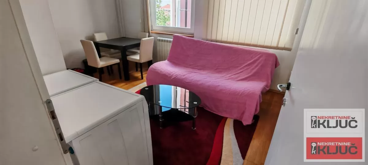 Dvosoban stan 42 m² u centru Novog Sada, 5. sprat 5