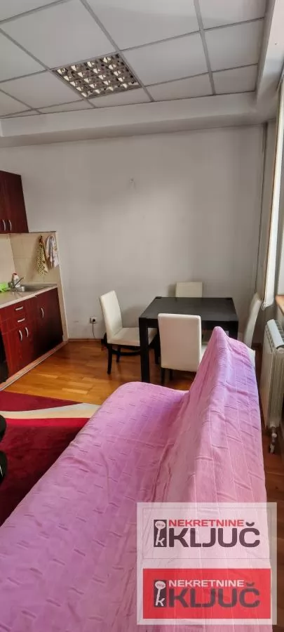 Dvosoban stan 42 m² u centru Novog Sada, 5. sprat 6