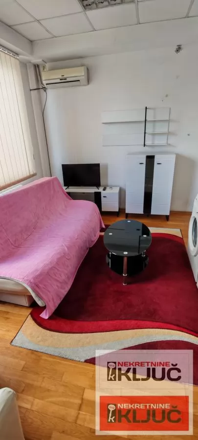 Dvosoban stan 42 m² u centru Novog Sada, 5. sprat 8